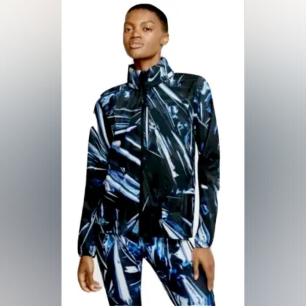 NIKE shield reflective running hooded black jacket size small